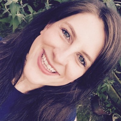 Profile Picture of Alexa Burns (@alexabrain) on Twitter