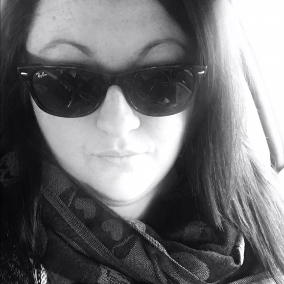 Profile Picture of Jessica Cramer (@jescramer) on Poshmark