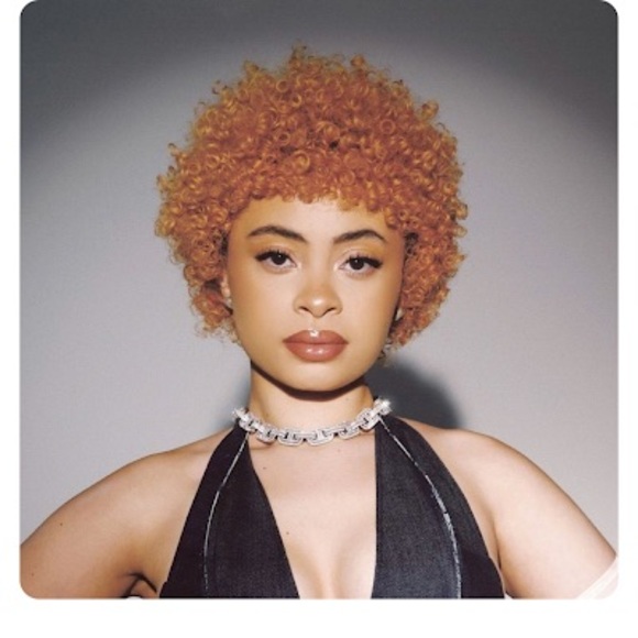 Profile Picture of Alexandra Powers (@alexandrapow957) on Poshmark