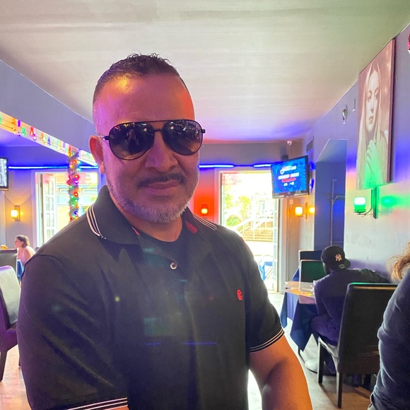 Profile Picture of Cesar Roman (@cesarroman914) on Poshmark