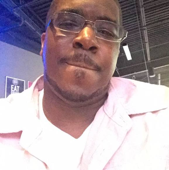 Profile Picture of Edward Hodge (@edhodge2006) on Poshmark