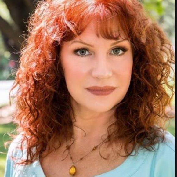 Profile Picture of Colleen Falconer (@colleenfalconer) on Poshmark