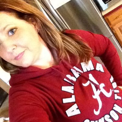 Profile Picture of Lori Root (@LoriMilo1996) on Twitter
