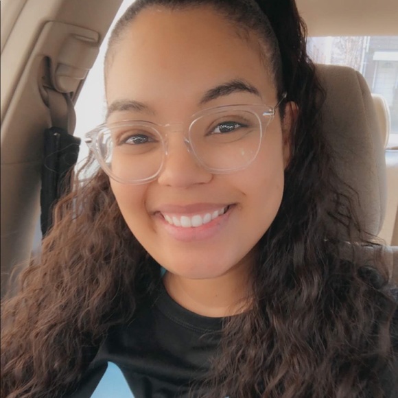 Profile Picture of Pam Duran (@pamiam_7) on Poshmark