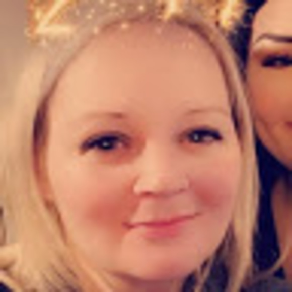 Profile Picture of Stacie Holmes (@asbeka268) on Poshmark