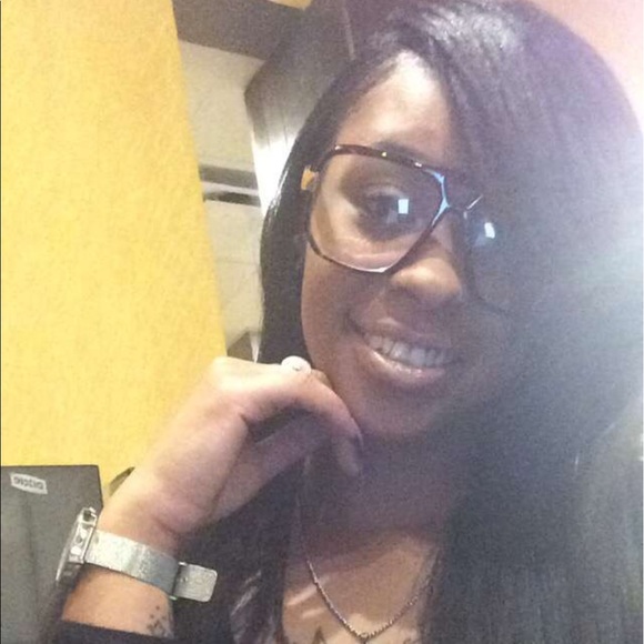 Dominique Hunt - Poshmark Profile Picture of Dominique Hunt (@niqniq240) on Poshmark