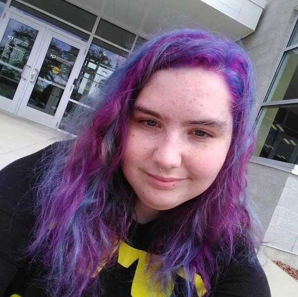 Profile Picture of Zoe Walsh (@ravenbats2000) on Poshmark