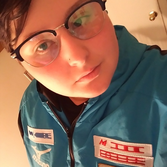 Profile Picture of Alex Henretty (@alexhenretty) on Poshmark