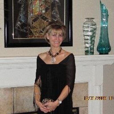 Profile Picture of Robin Dobbs (@petitfourz) on Twitter