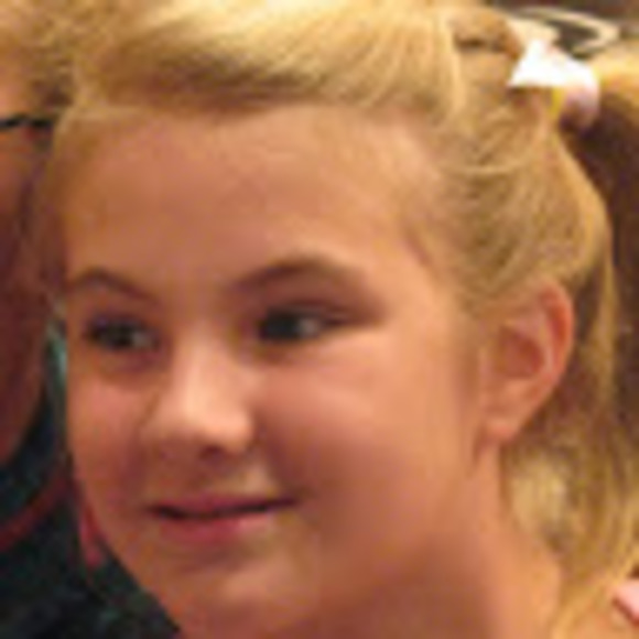 Profile Picture of Leah Hurst (@leahhurst58) on Poshmark