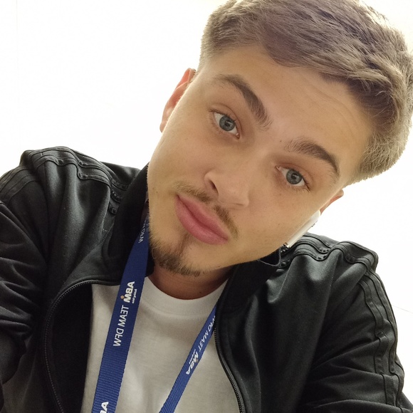 Profile Picture of Daniel Montalvo (@mdaniel99) on Poshmark