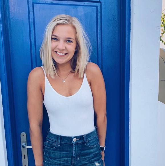 Profile Picture of Paige Schultz (@paige_schultz) on Poshmark