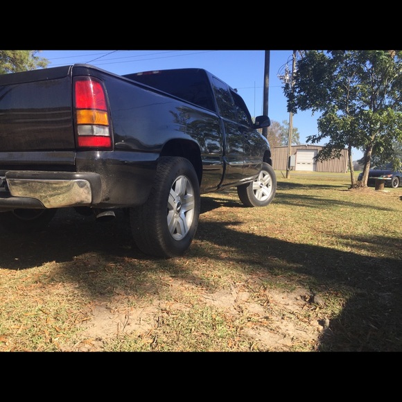 Profile Picture of Brandon Adcox (@brandonb3) on Poshmark