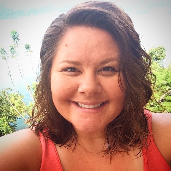 Profile Picture of Liz Sterba (@happymsliz) on Poshmark