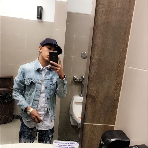 Profile Picture of Carlos Roque (@carllito_) on Poshmark