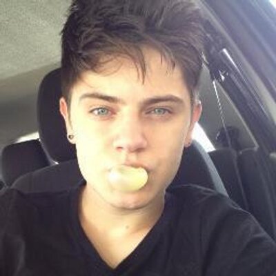 Profile Picture of AMO MAIS QUE TUUDO! (@ChrisLmeuVDG) on Twitter