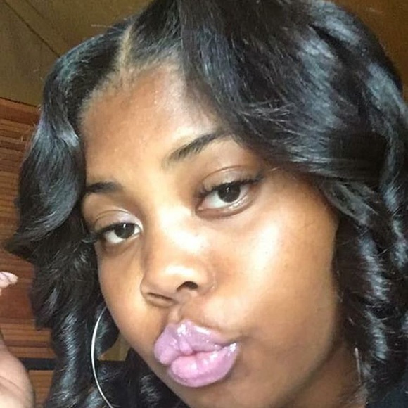 Profile Picture of Alisha Paul (@thatsleelee) on Poshmark