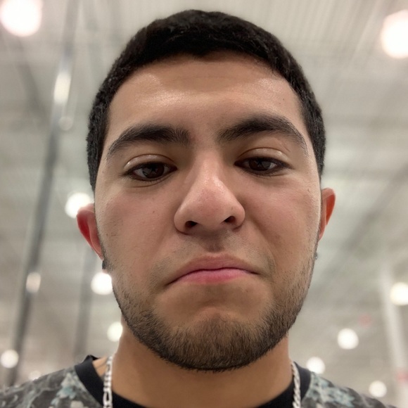 Profile Picture of Chris Rivas (@notchrisrivas) on Poshmark