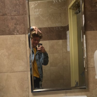 Profile Picture of William Dorry (@williamdorryy) on Twitter