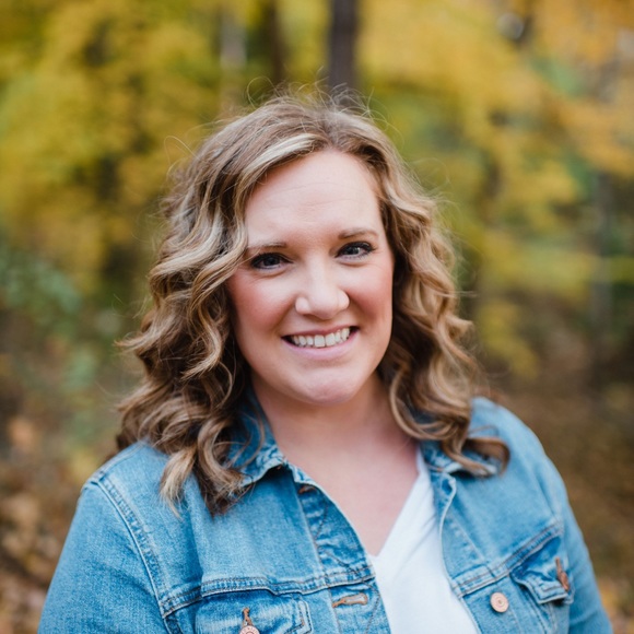 Profile Picture of Kristen Zaluski (@kmzaluski) on Poshmark