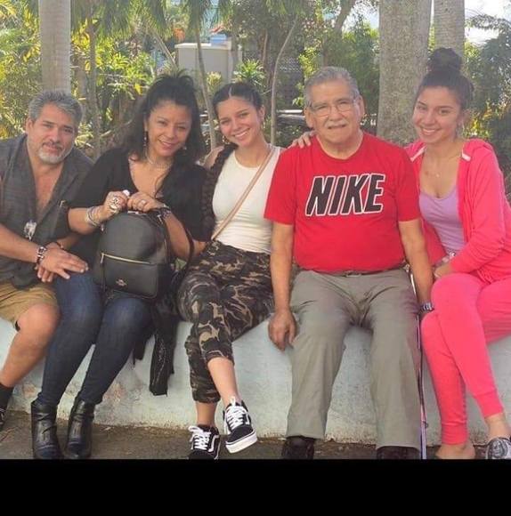 Profile Picture of Cathy Alzamora (@cathyalzamora) on Poshmark