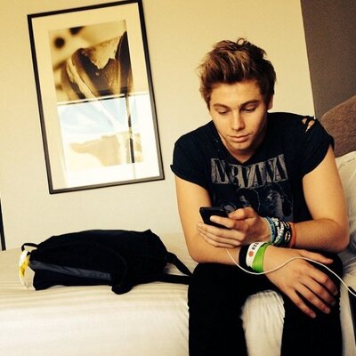 Profile Picture of MICHAEL CLIFFORD (@Adeline5SOS) on Twitter