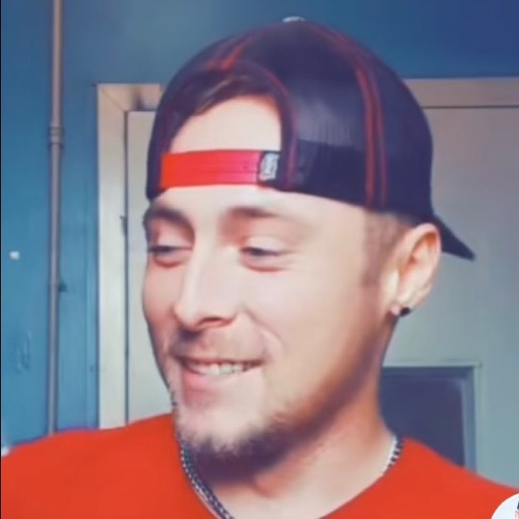 Profile Picture of Kyle Murphy (@kyle_murphy1989) on Poshmark