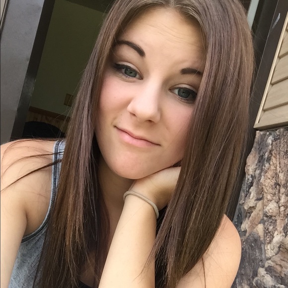 Profile Picture of Missy Roundy (@missyshay12) on Poshmark