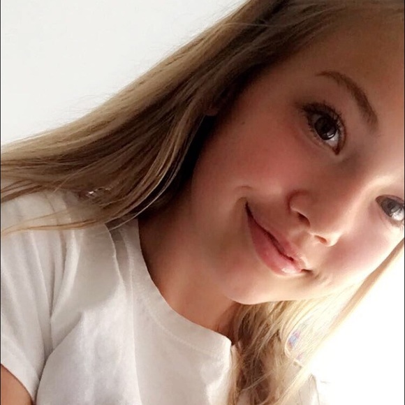 Profile Picture of Jasmine Eckhoff (@jasminesophiae) on Poshmark
