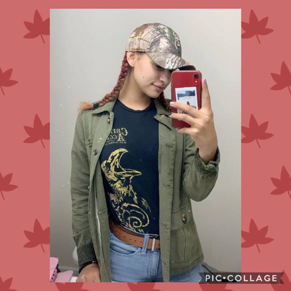 Profile Picture of Elysia Marie (@emarie148) on Poshmark