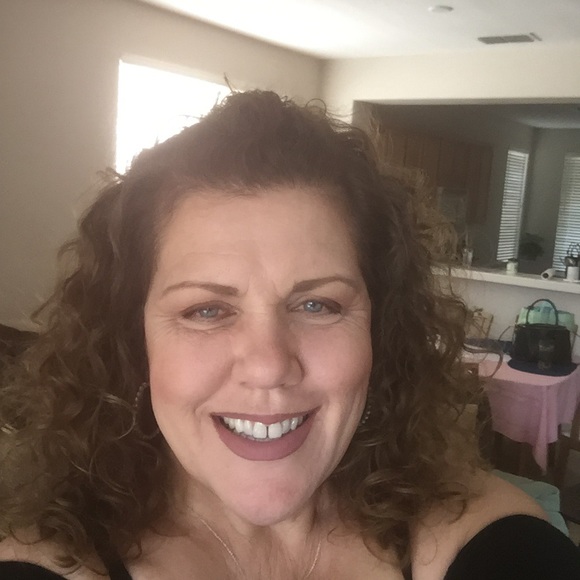 Profile Picture of Lori Range (@hairartbylori) on Poshmark