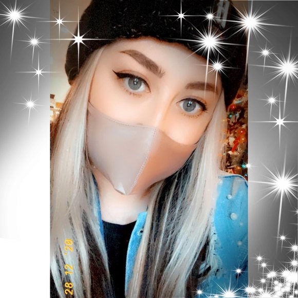 Alyssa Keck - Poshmark Profile Picture of Alyssa Keck (@alyssa_keck) on Poshmark