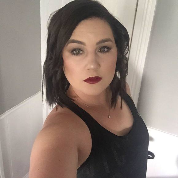 Profile Picture of Lindsey Thieme (@lindseythieme) on Poshmark