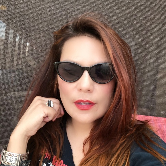 Profile Picture of Michelle Anstedt (@micslayer206) on Poshmark