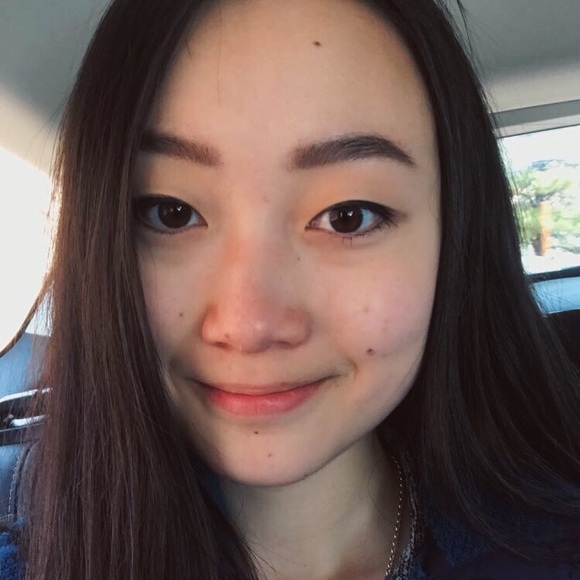 Profile Picture of Wendy Zhu (@wndzhu3) on Poshmark