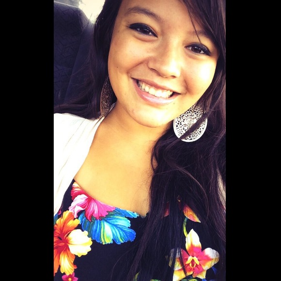 Profile Picture of Kim Hankins (@kimhankies) on Poshmark