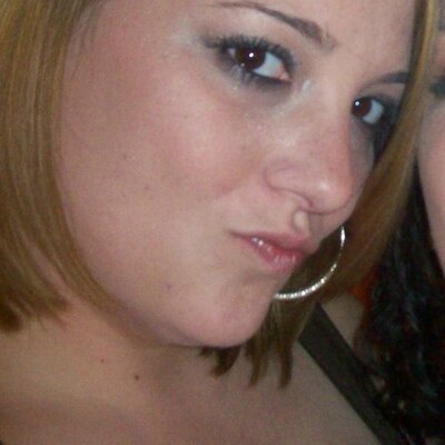 Profile Picture of Laura Heffron (@punky04) on Twitter