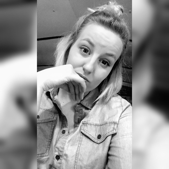 Profile Picture of Ashley Dryman (@ashhnicole92) on Poshmark