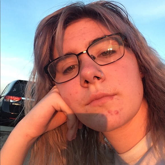 Profile Picture of Caitlyn Engler (@caitxengler) on Poshmark
