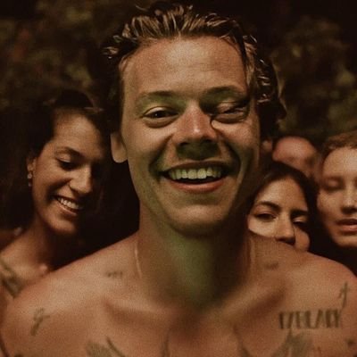 Profile Picture of Fine__Line (@carly__Roche) on Twitter