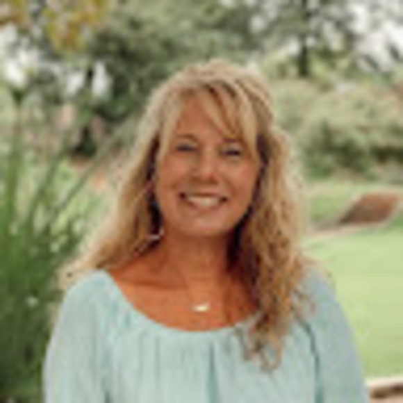 Profile Picture of Debbie Bartow (@debbie_bartow) on Poshmark