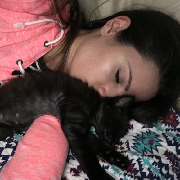 Profile Picture of Paula Morales (@moralesp0722) on Poshmark