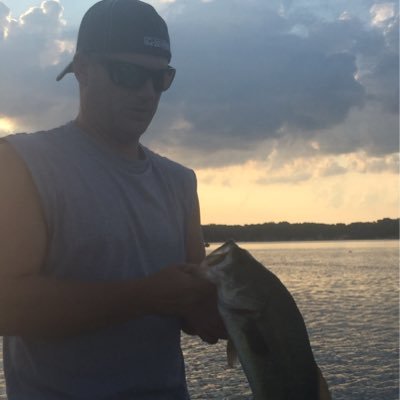 Profile Picture of Dan Livingston (@DWL8BALL72) on Twitter