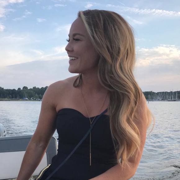 Profile Picture of Sydney Beaudreault (@sydneyelleb) on Poshmark