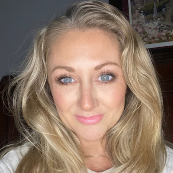 Profile Picture of Stephanie Frame (@keebie4u519) on Poshmark