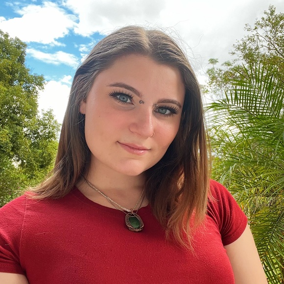 Profile Picture of Summer Starling (@summerstarling) on Poshmark