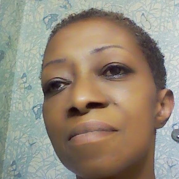 Profile Picture of Eleda Rivers (@mizrive) on Poshmark