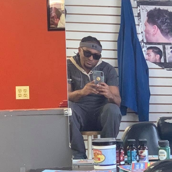 Profile Picture of Kelvin Tavarez (@kelvintavarez) on Poshmark