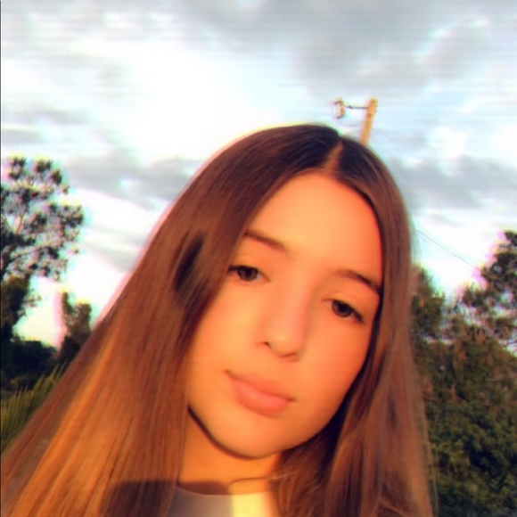 Profile Picture of Myah Durlacher (@myahhlynn) on Poshmark