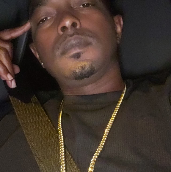 Profile Picture of Kenny Gee (@kennethje30) on Poshmark